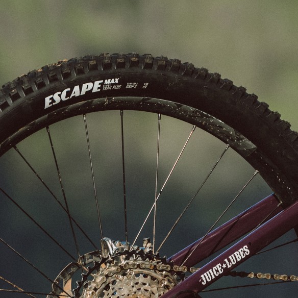 Escape Max Trail Plus 29x2.4 TLR Black Grip2